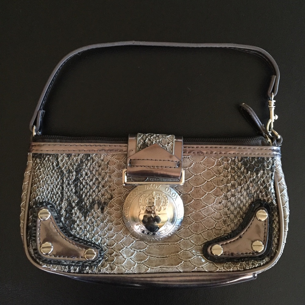 Snake skin (fake) small purse with magnet closure!